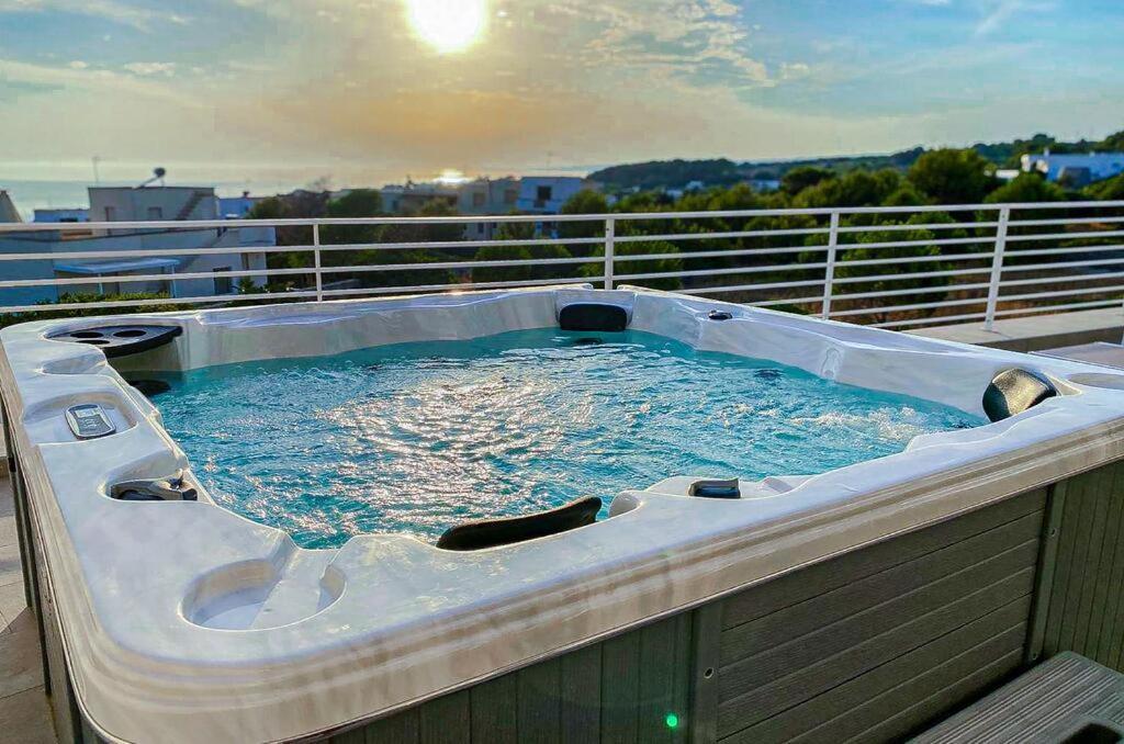 Jacuzzi Holiday Homes By Lovesud Santa Maria di Leuca Buitenkant foto