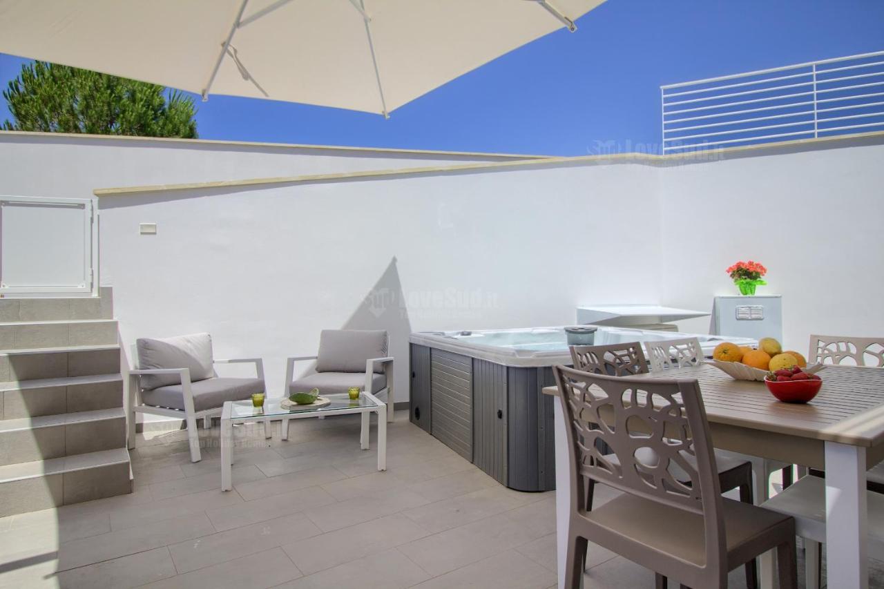 Jacuzzi Holiday Homes By Lovesud Santa Maria di Leuca Buitenkant foto